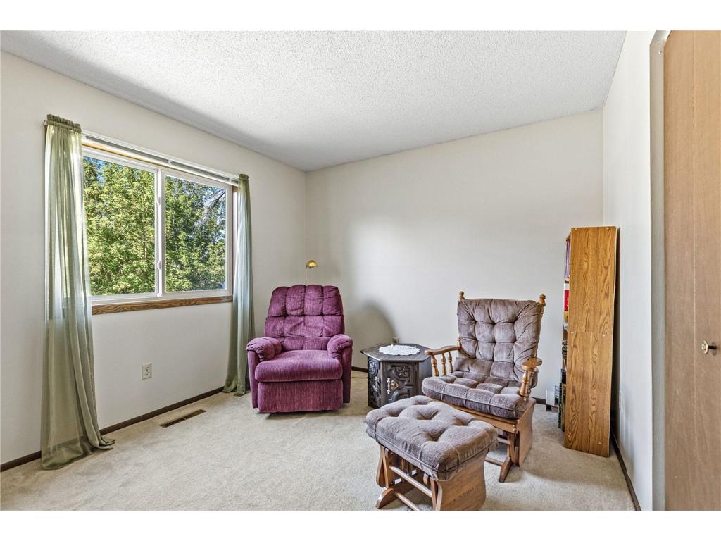 4220 Victoria Street N Shoreview MN 55126 7068000 image17