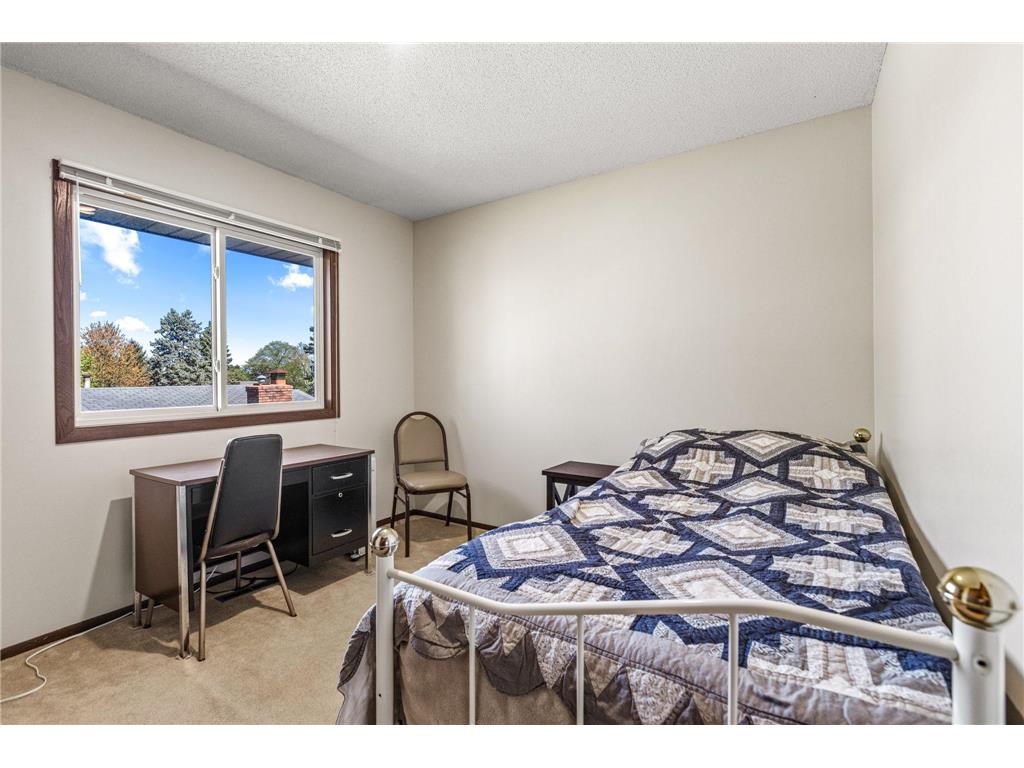 4220 Victoria Street N Shoreview MN 55126 7068000 image18