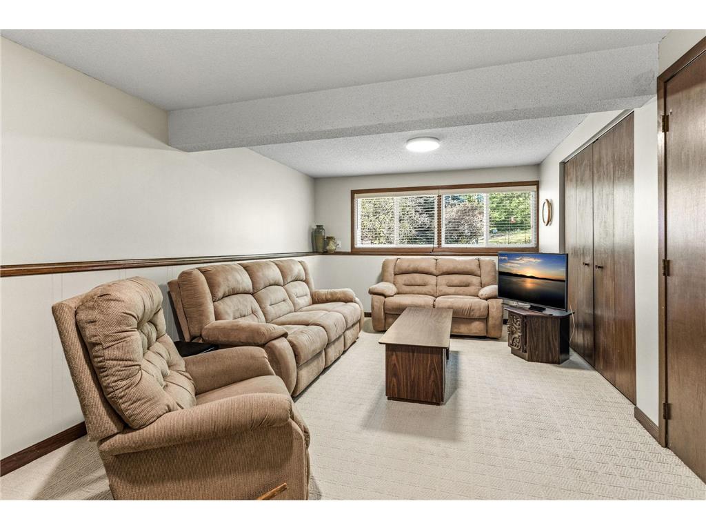 4220 Victoria Street N Shoreview MN 55126 7068000 image20