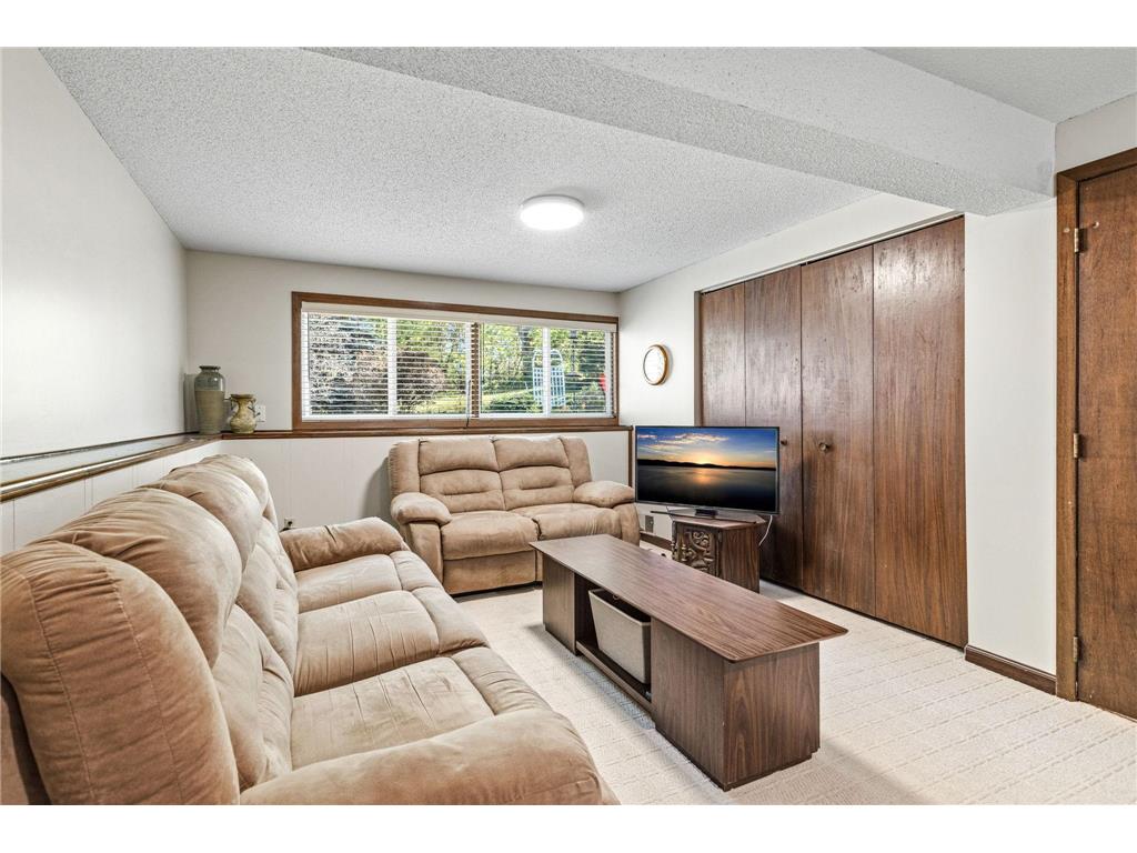 4220 Victoria Street N Shoreview MN 55126 7068000 image21