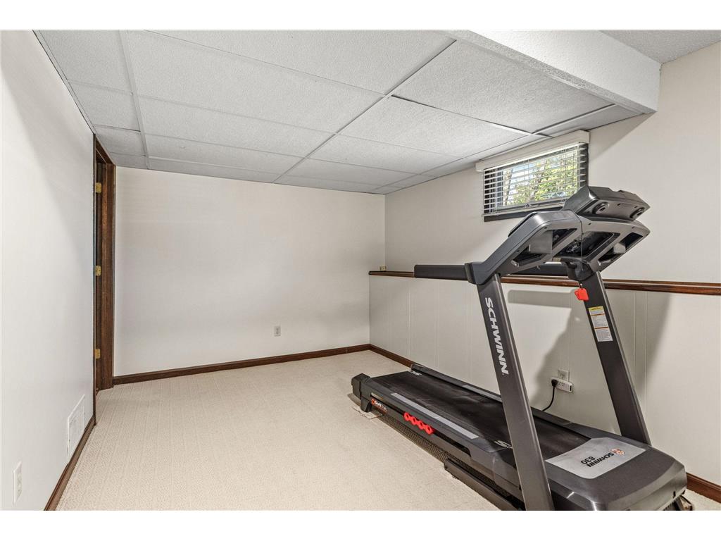4220 Victoria Street N Shoreview MN 55126 7068000 image23