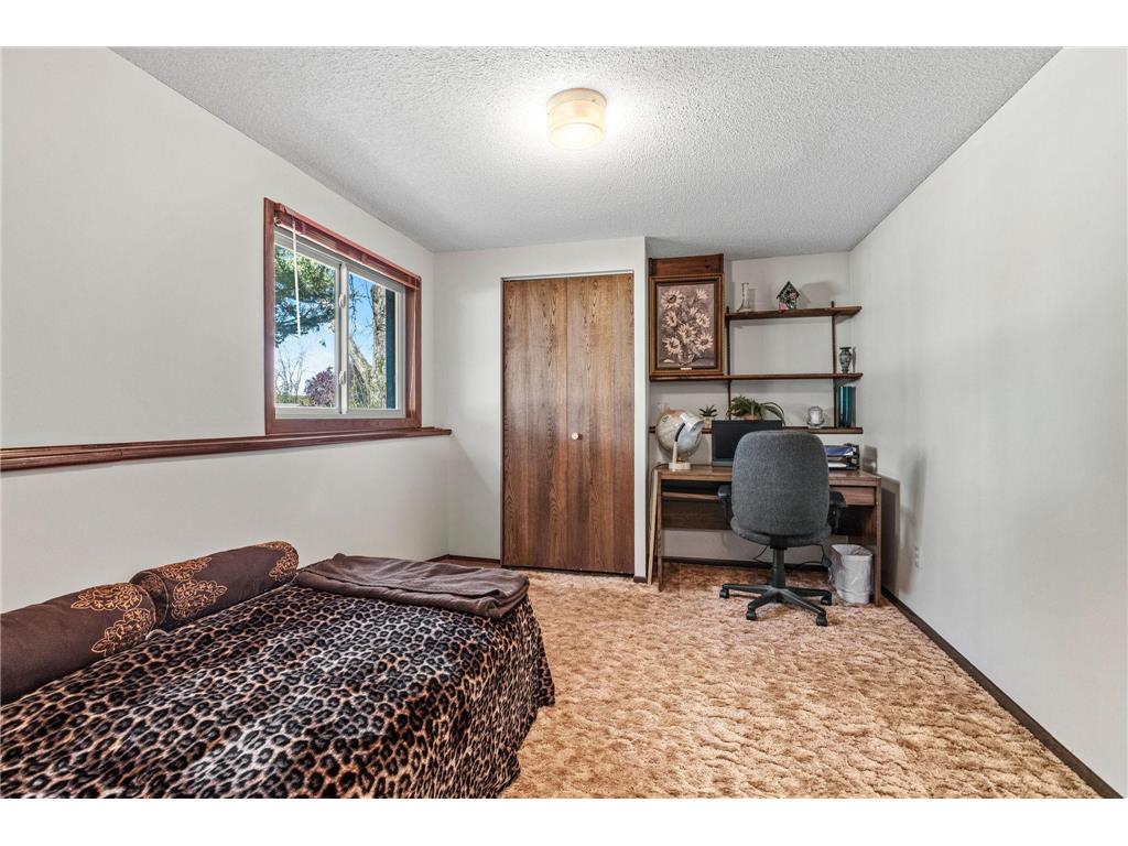 4220 Victoria Street N Shoreview MN 55126 7068000 image24