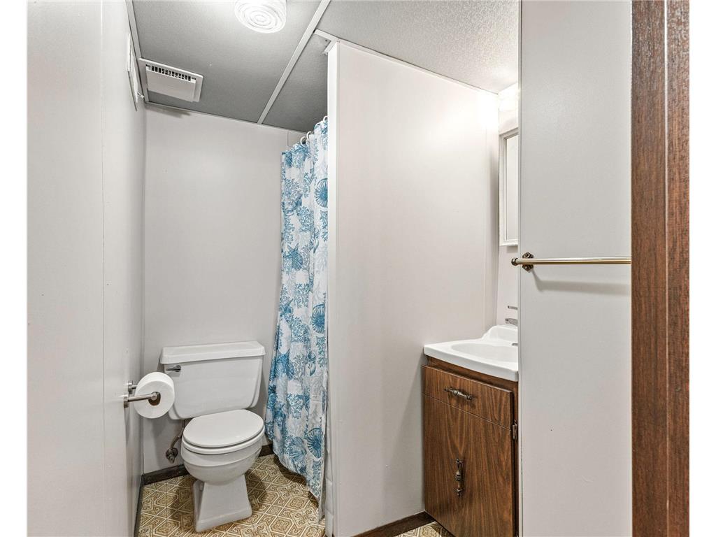 4220 Victoria Street N Shoreview MN 55126 7068000 image25