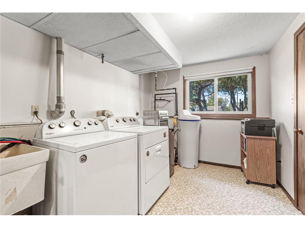 4220 Victoria Street N Shoreview MN 55126 7068000 image26