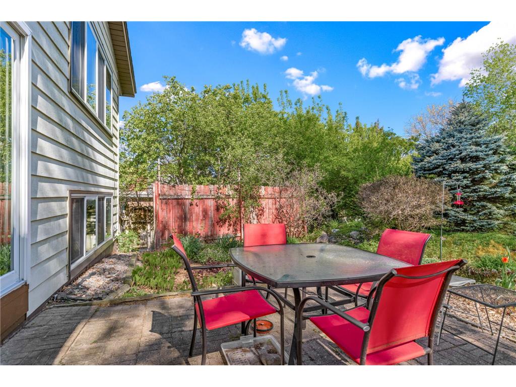 4220 Victoria Street N Shoreview MN 55126 7068000 image28