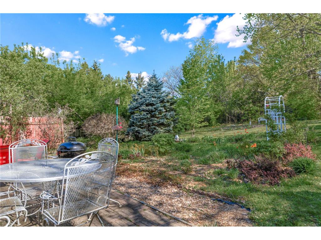 4220 Victoria Street N Shoreview MN 55126 7068000 image31