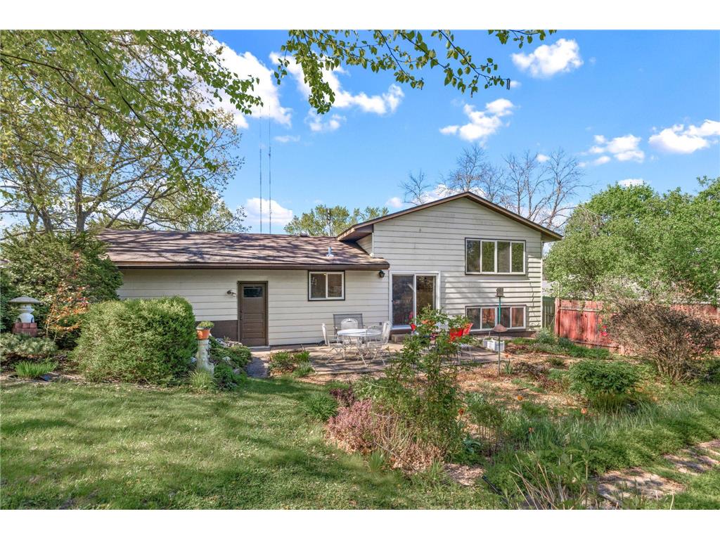 4220 Victoria Street N Shoreview MN 55126 7068000 image32