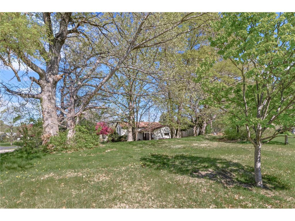 4220 Victoria Street N Shoreview MN 55126 7068000 image38