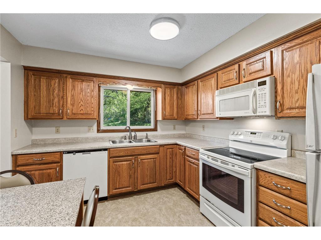 4220 Victoria Street N Shoreview MN 55126 7068000 image5