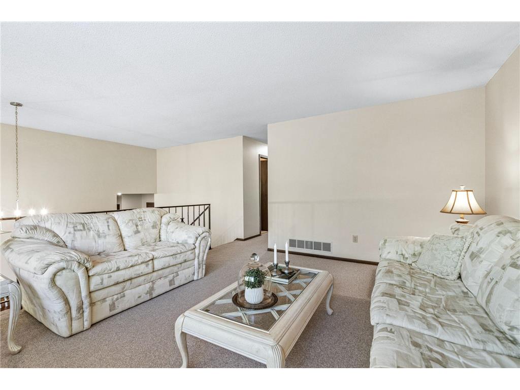 4220 Victoria Street N Shoreview MN 55126 7068000 image9