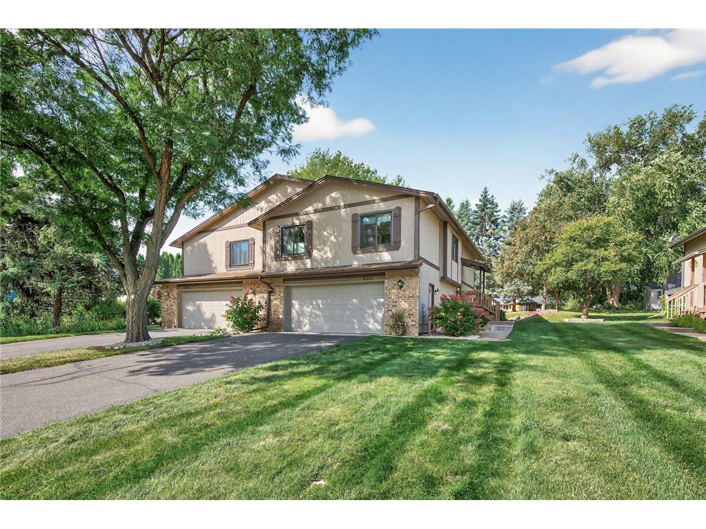 4221 Thornhill Lane Vadnais Heights MN 55127 6789708 image1
