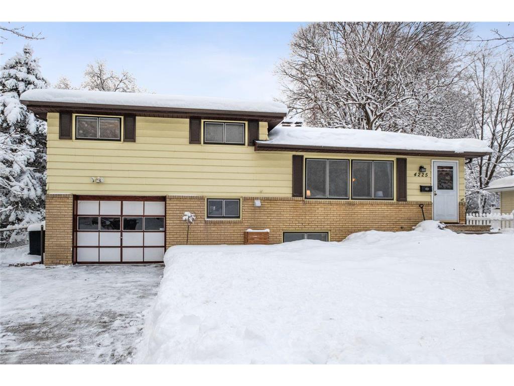 4225 Edgewood Avenue N Crystal MN 55428 6321712 image1