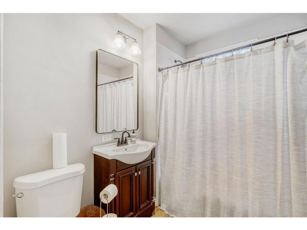 4227 Fremont Avenue N Minneapolis MN 55412 7048253 image11