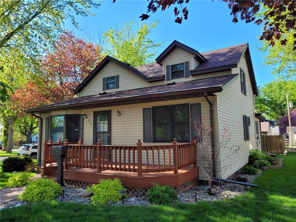 423 3rd Street SW, Pipestone, MN 56164 MLS 6203169 Edina Realty