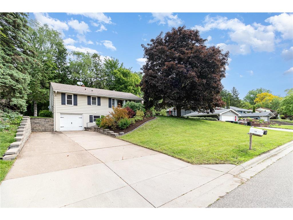 423 Eldridge Avenue W Roseville MN 55113 6710901 image1