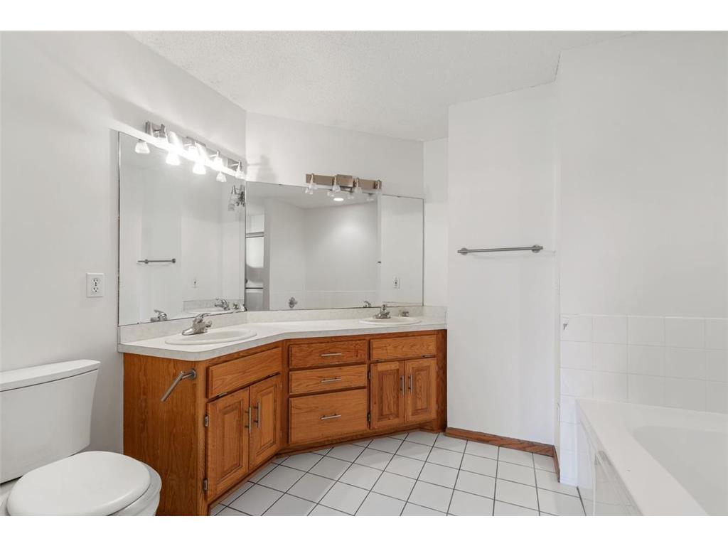 4233 93rd Avenue N Brooklyn Park MN 55443 7073370 image11