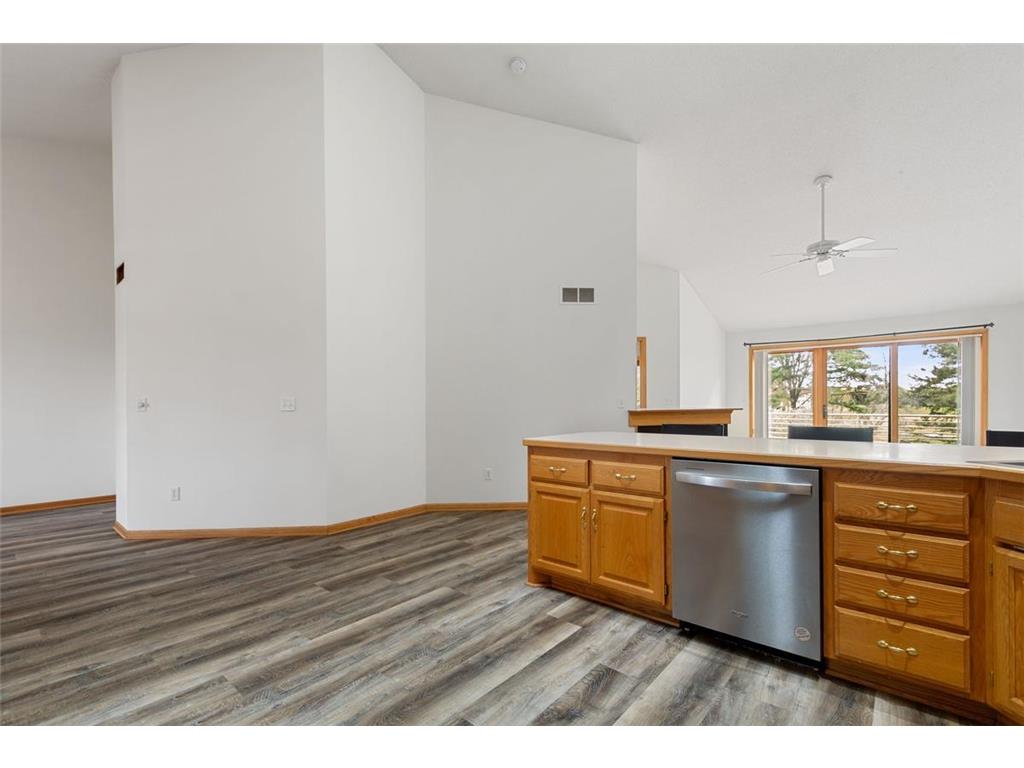 4233 93rd Avenue N Brooklyn Park MN 55443 7073370 image9
