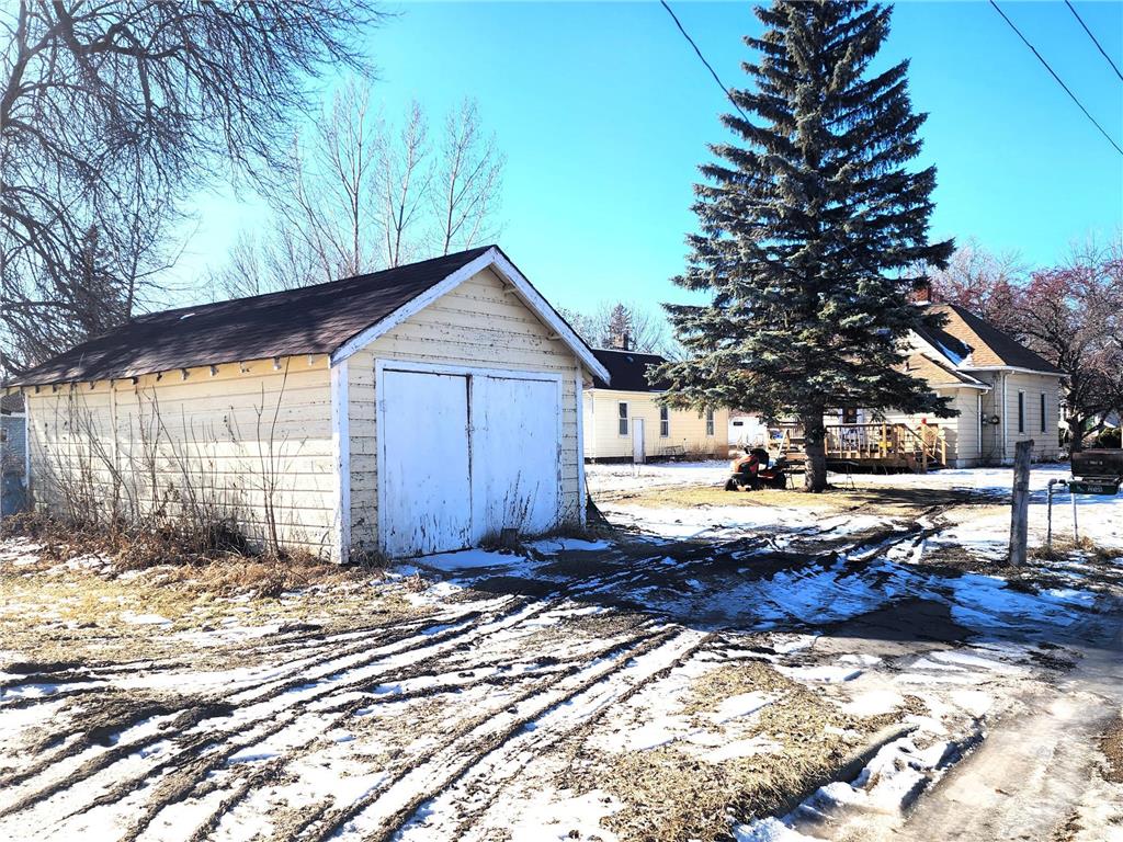 424 1st Street NW, Mahnomen, MN, 56557 MLS 6491919 Edina Realty