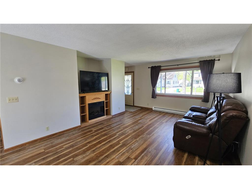 424 E 2nd Street Litchfield MN 55355 6807405 image3