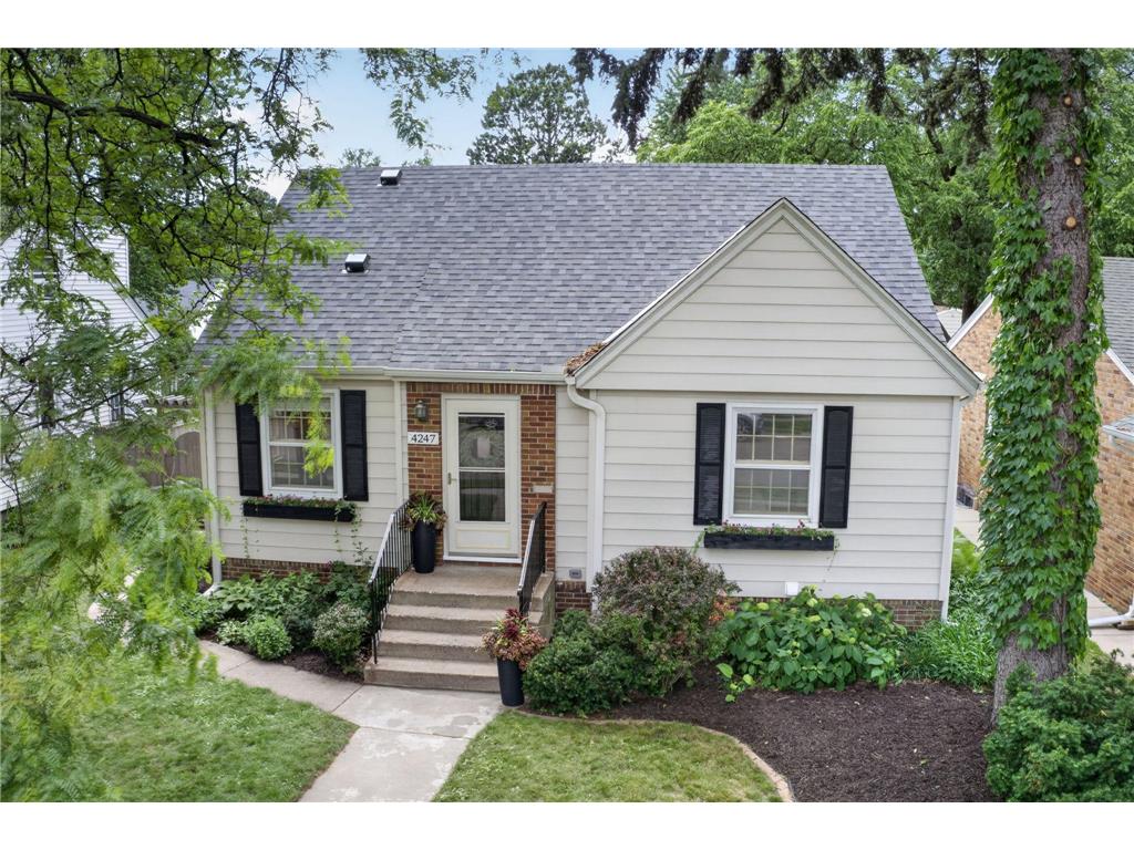 4247 Zenith Avenue N Robbinsdale MN 55422 7095538 image1