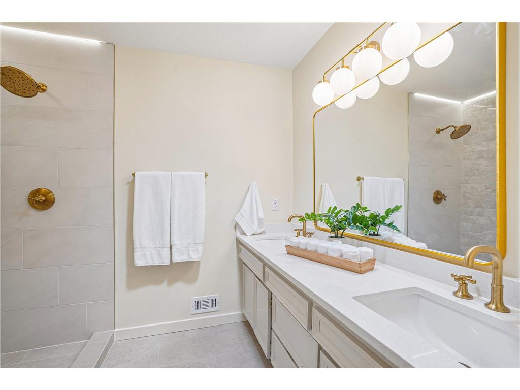 425 Crestview Drive S Maplewood MN 55119 7083829 image28