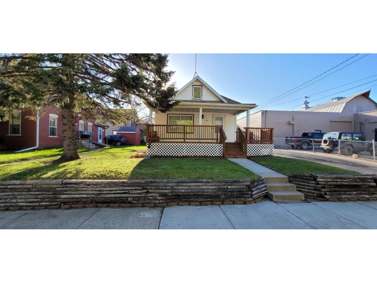 425 N Oak Avenue, Owatonna, MN 55060 MLS 5757882 Edina Realty