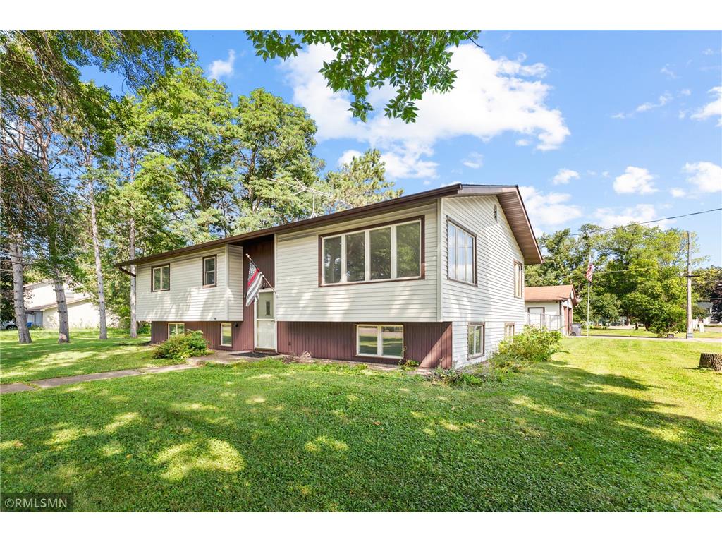 425 W 2nd Street Rush City MN 55069 6767859 image1