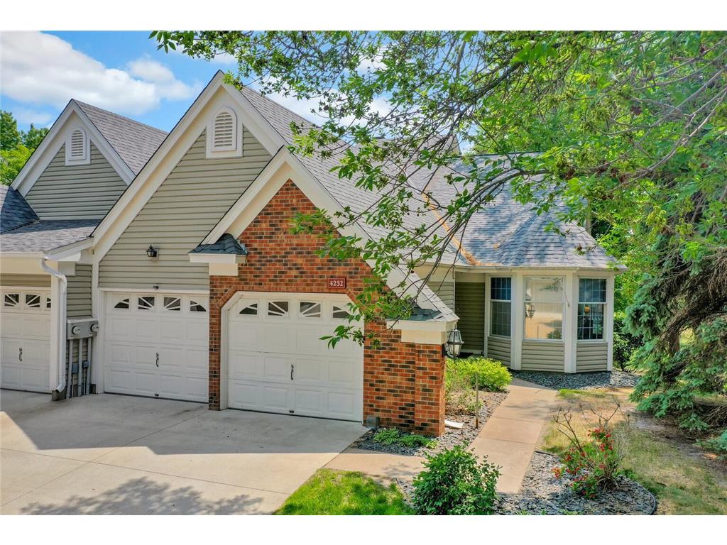 4252 Pond View Drive White Bear Twp MN 55110 6384801 image1
