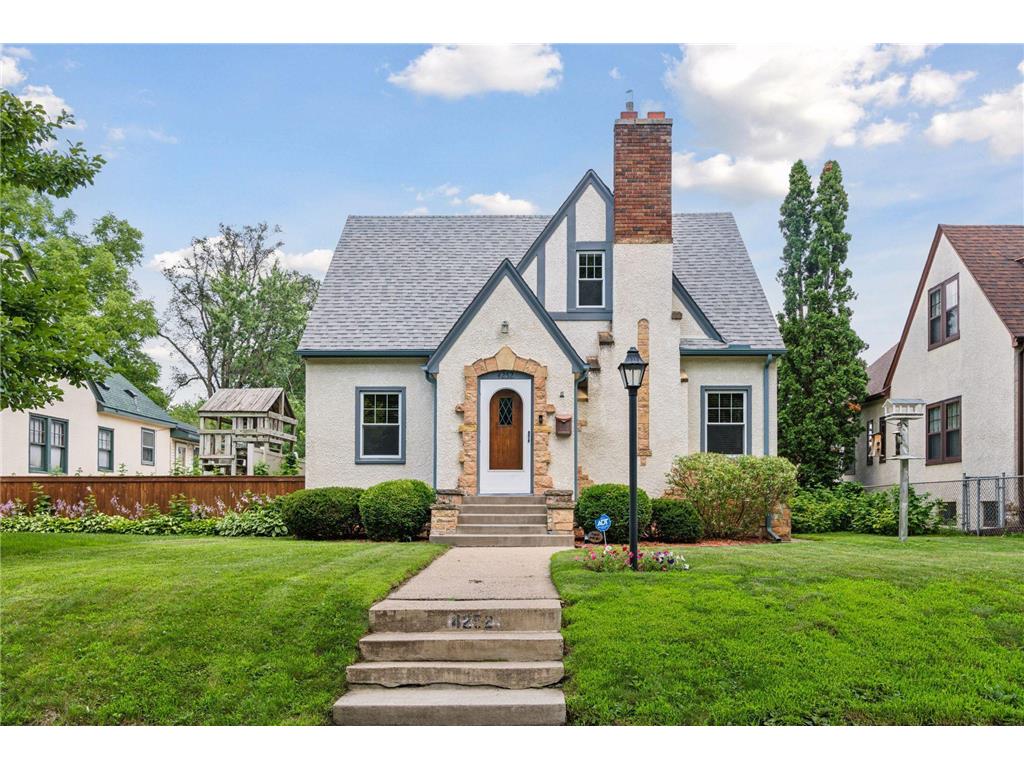 4252 Queen Avenue N Minneapolis MN 55412 6751984 image1