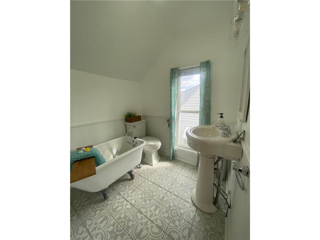 426 W 4th Street Winona MN 55987 7036886 image17