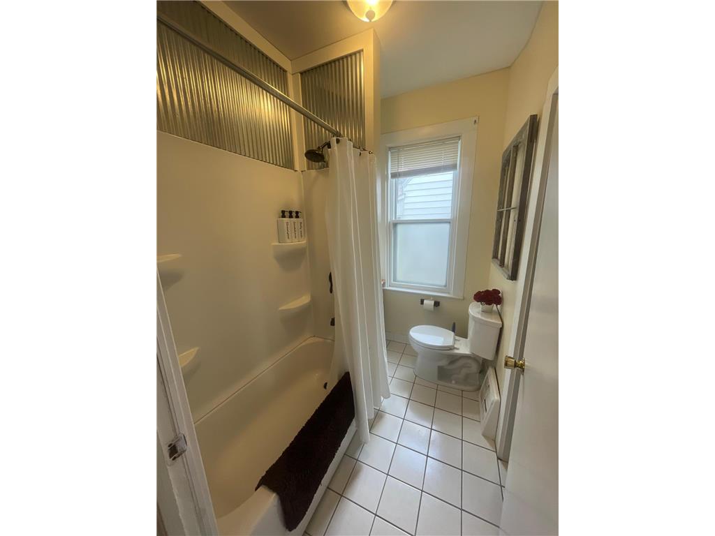 426 W 4th Street Winona MN 55987 7036886 image9