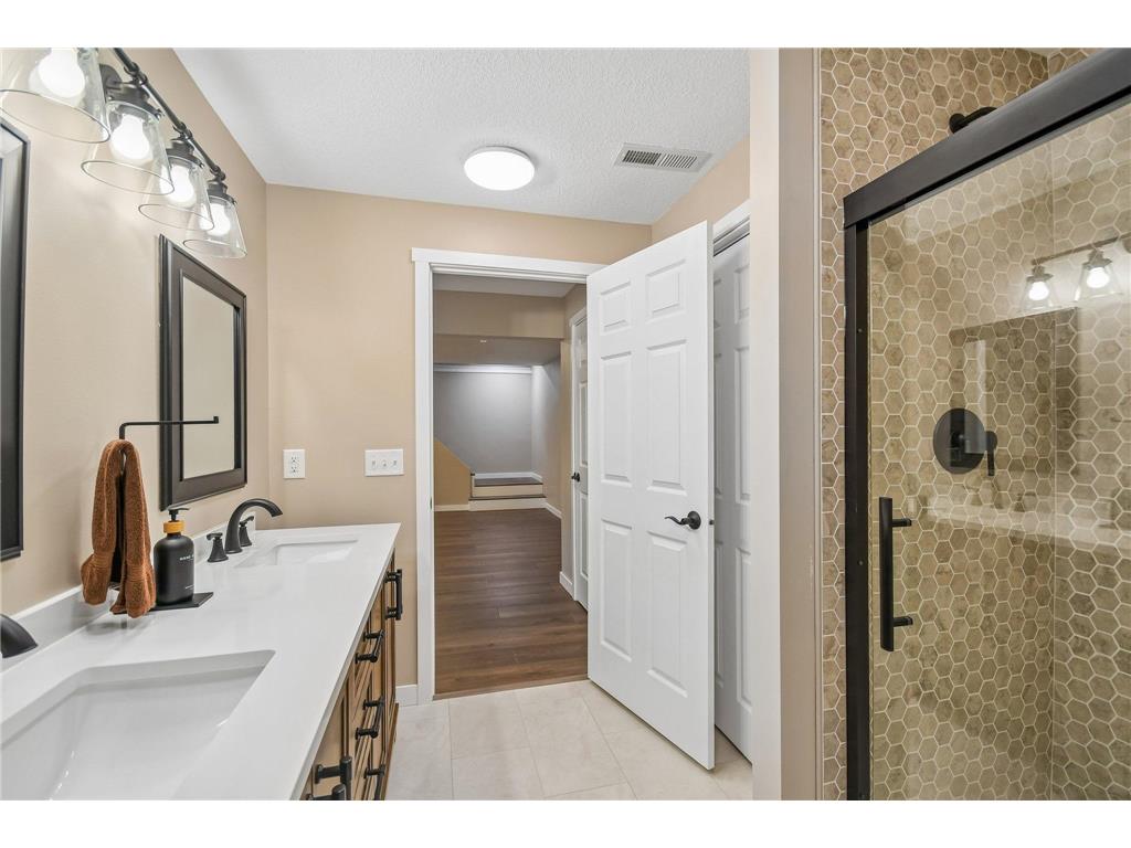 428 E Cheyenne Street Roberts WI 54023 7096303 image24