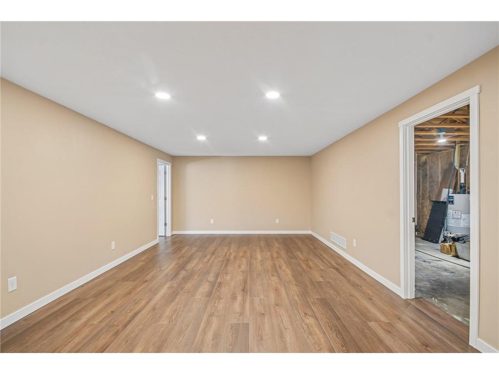 428 E Cheyenne Street Roberts WI 54023 7096303 image25