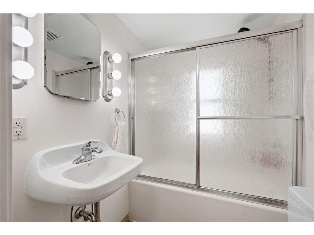 428 Glenbrook Avenue N Oakdale MN 55128 - Tanners 7087489 image10