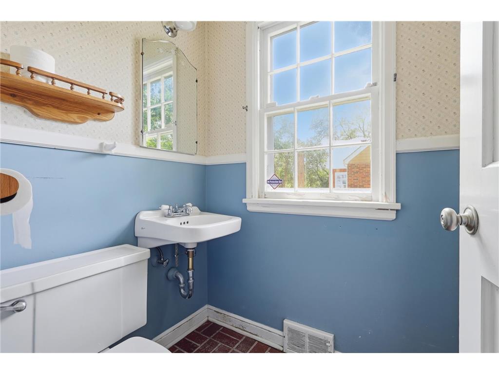 4308 Glencrest Road Golden Valley MN 55416 7064646 image9
