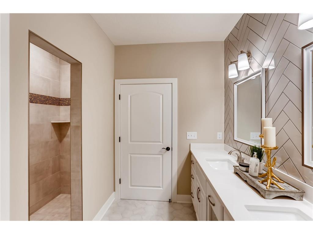 4311 Deere trail Chaska MN 55318 7009305 image16