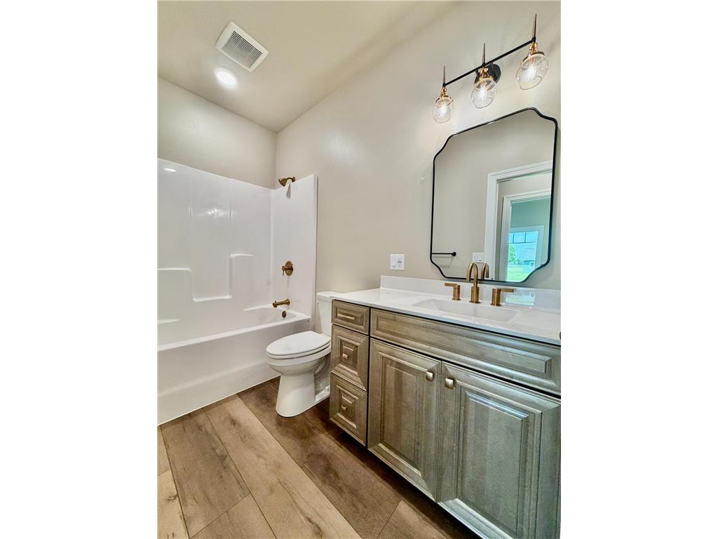 432 N School Street N Tyler MN 56178 7027409 image11