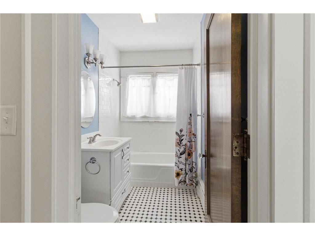 4328 Lyndale Avenue S Minneapolis MN 55409 7038859 image38