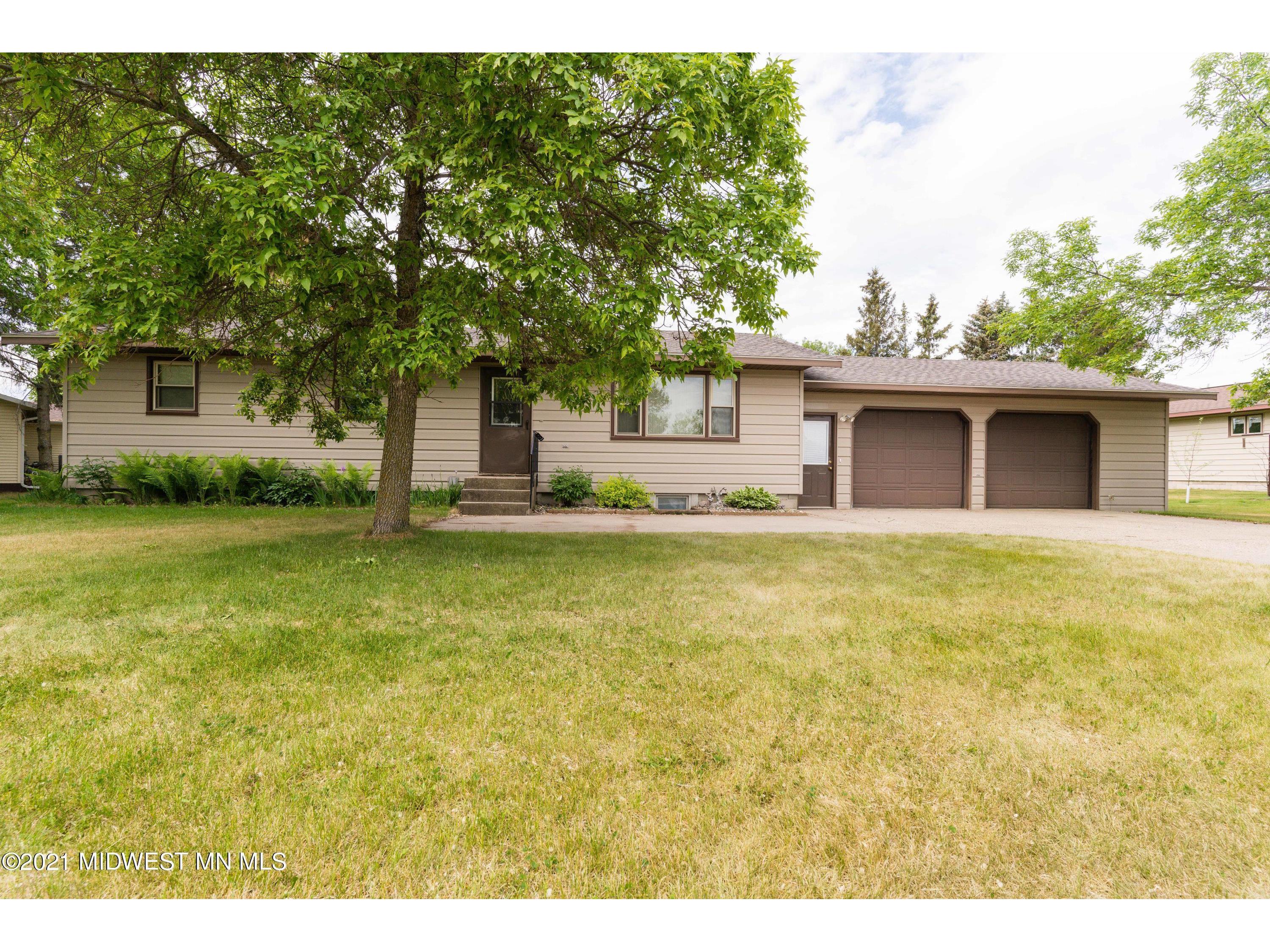 433 8th Street SW, Perham, MN 56573 MLS 6064964 Edina Realty