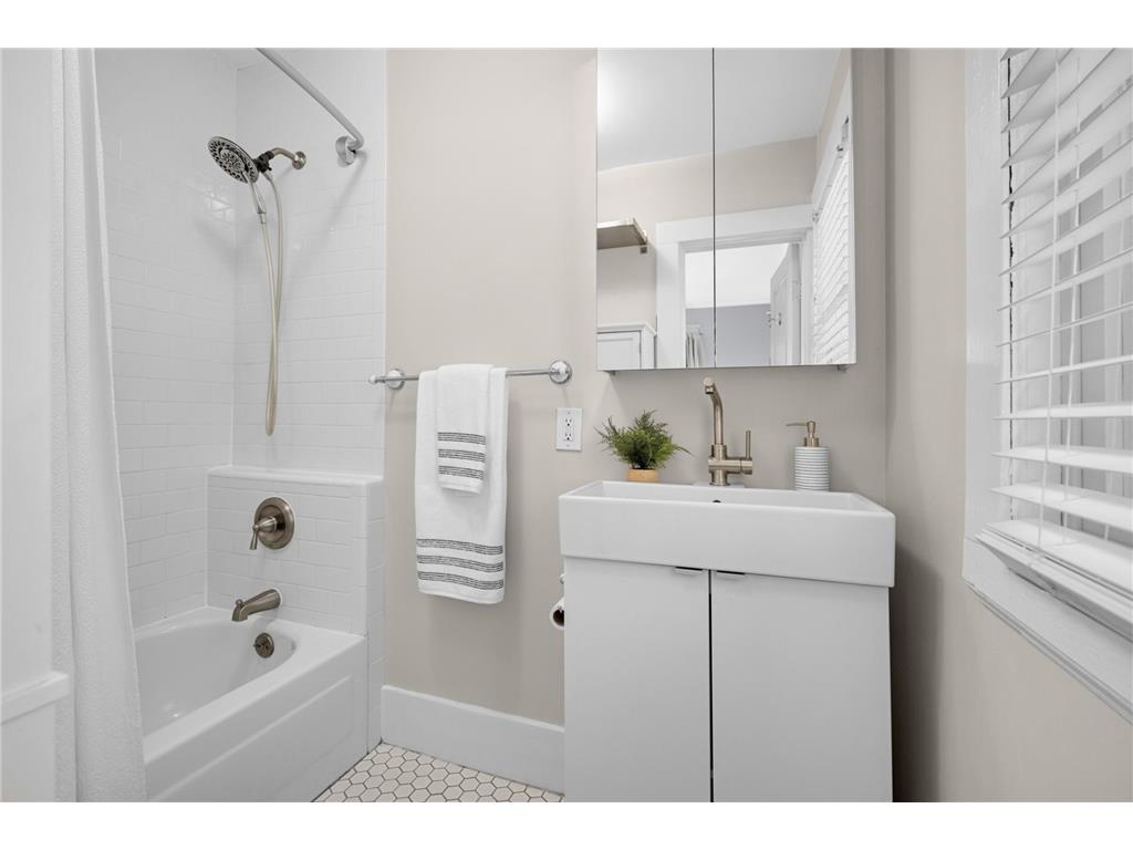 4331 Pillsbury Avenue S Minneapolis MN 55409 7068068 image10