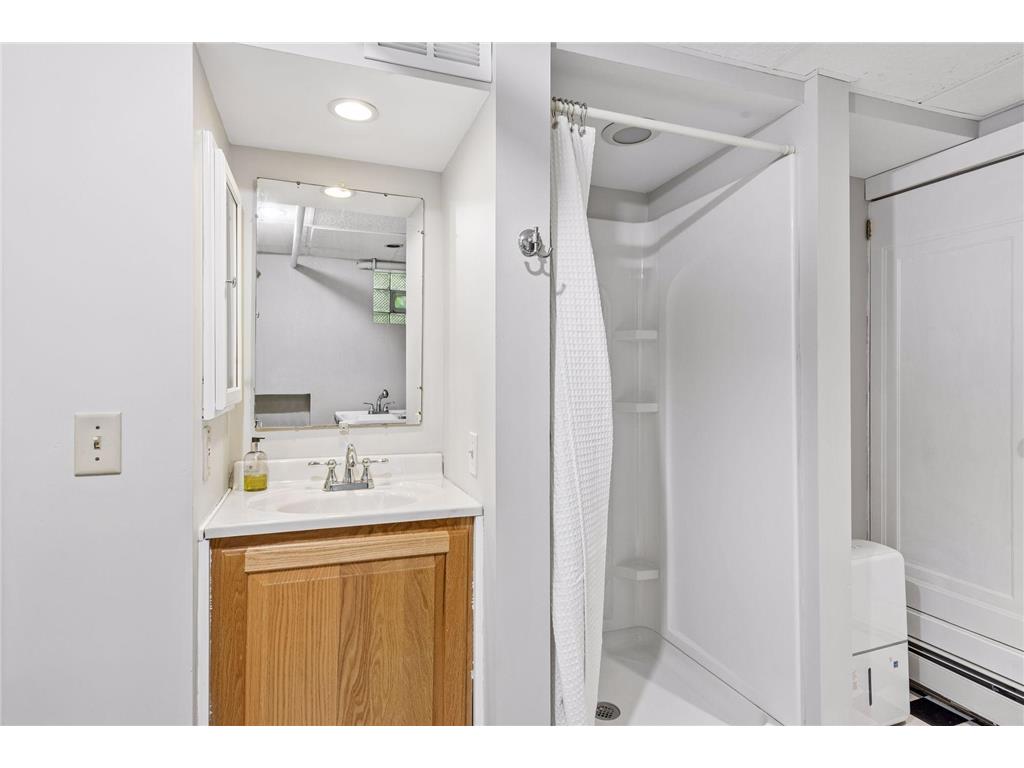 4332 Colfax Avenue S Minneapolis MN 55409 7094550 image32