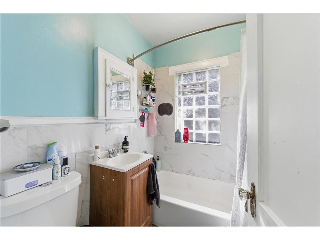 4333 Fremont Avenue N Minneapolis MN 55412 7012023 image16