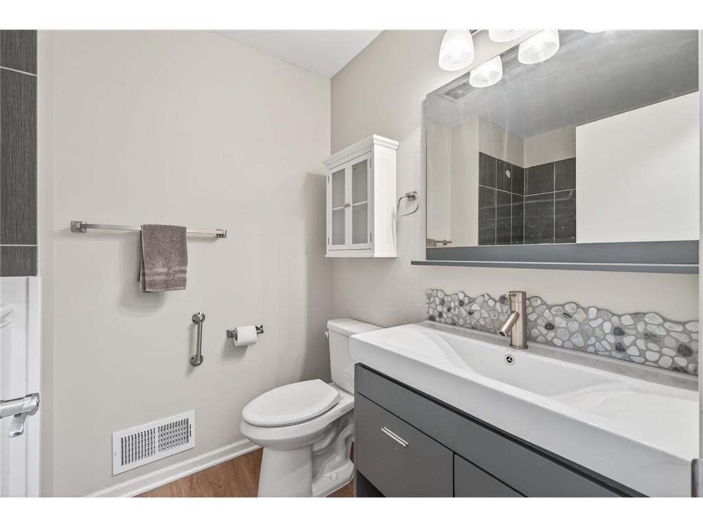 4339 Buckingham Court #1106 Vadnais Heights MN 55127 7000341 image12