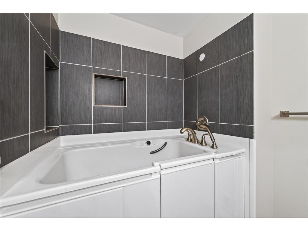 4339 Buckingham Court #1106 Vadnais Heights MN 55127 7000341 image13