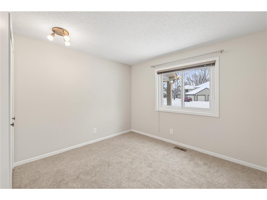 4339 Buckingham Court #1106 Vadnais Heights MN 55127 7000341 image15