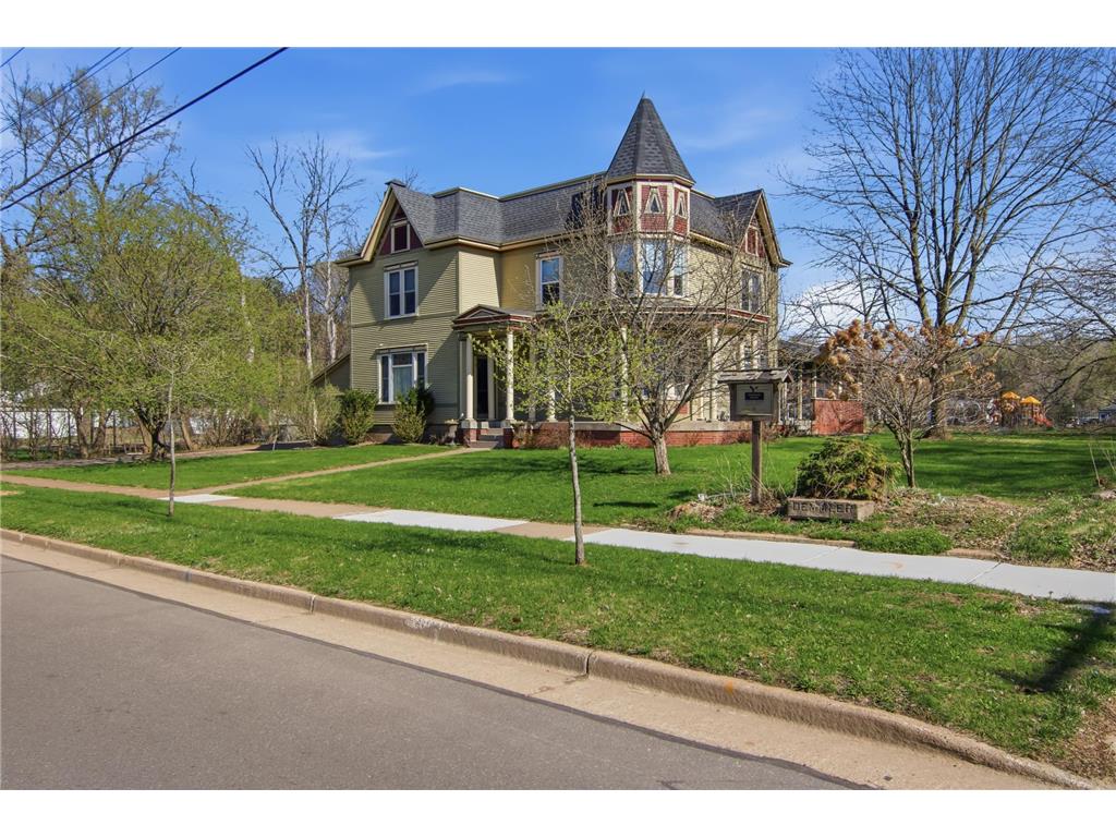 435 Jefferson Street Eau Claire WI 54701 7058101 image4