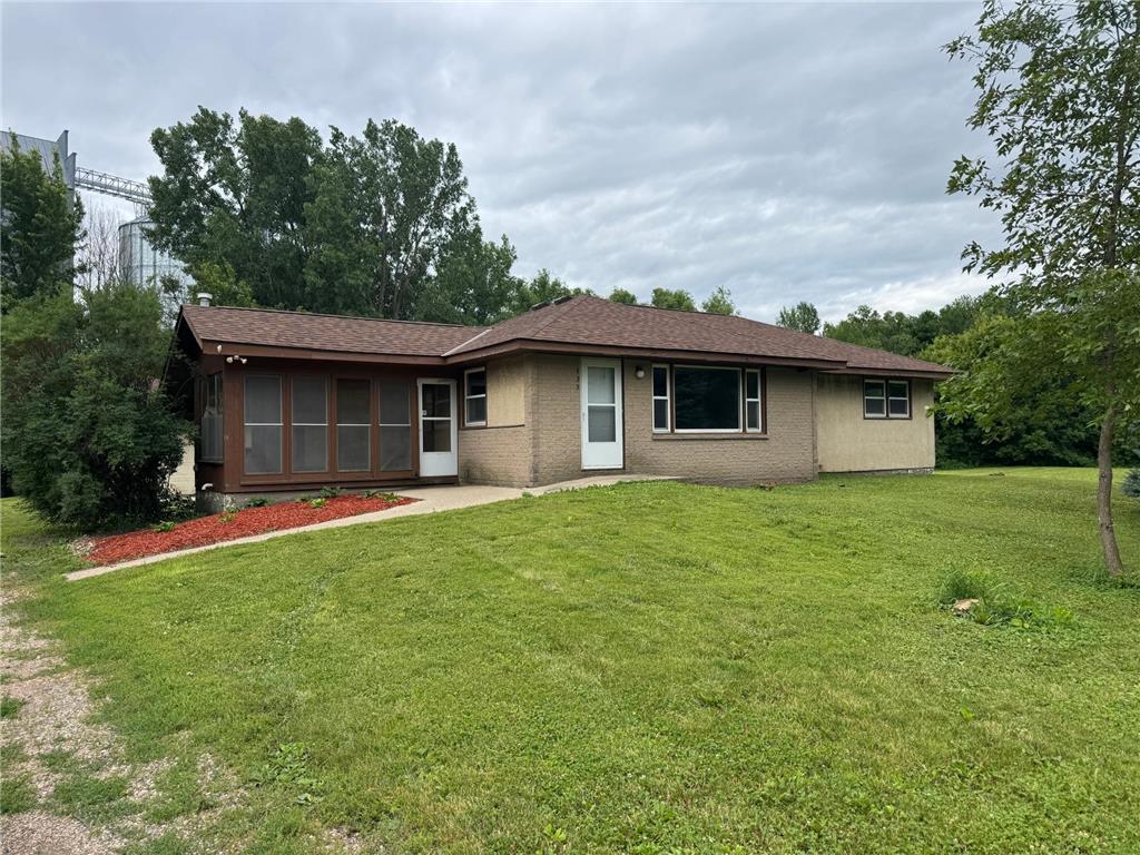 435 W Ottawa Street Le Center MN 56057 7093808 image1