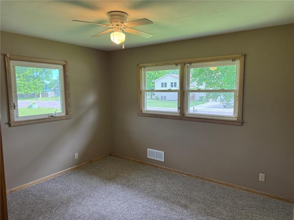 435 W Ottawa Street Le Center MN 56057 7093808 image10