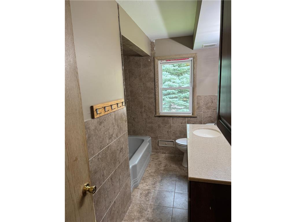 435 W Ottawa Street Le Center MN 56057 7093808 image16