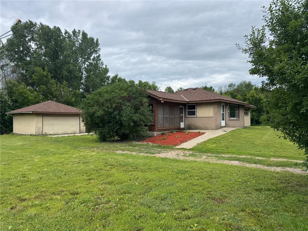 435 W Ottawa Street Le Center MN 56057 7093808 image2